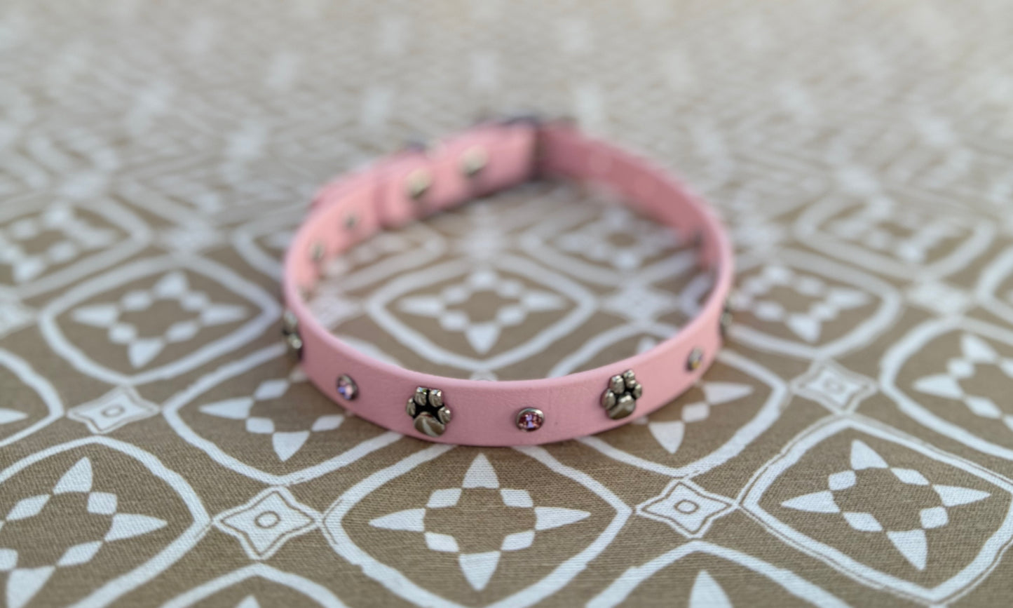 Collar perlado rosa - huella