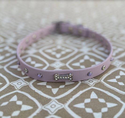 Collar perlado lila pastel - hueso