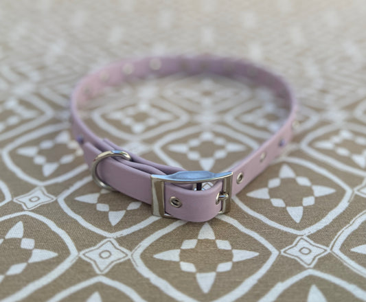 Collar perlado lila pastel - hueso
